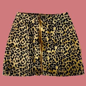 Leopard print mini skirt 🐆